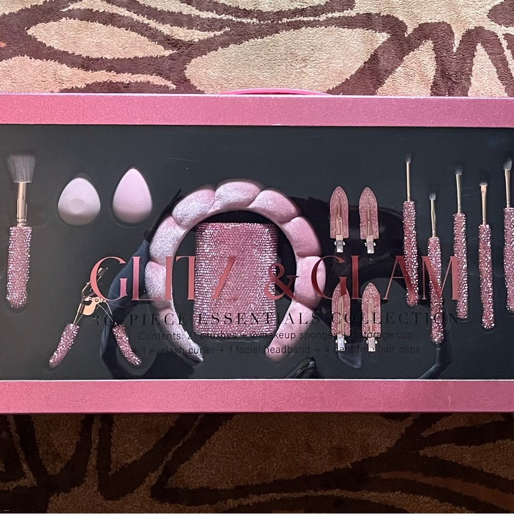 Glitz & Glam 30 Piece Essentials Collection